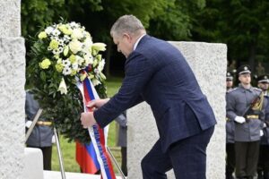 Sr oslobodenie80 michalovce premier fico pietny akt vence kex stredna W